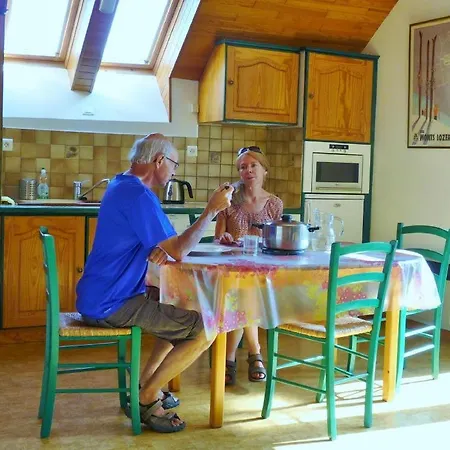 Casa de Férias Le Millepertuis 2/4 Pers à Finiels